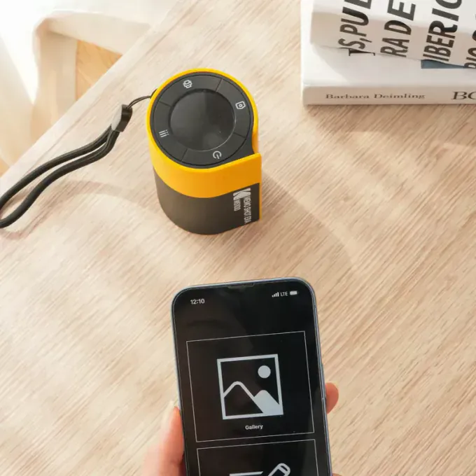 Kodak Memo Shot Era KOCAMMS100Y – Cameră foto instant și imprimantă de etichete 2‑în‑1, Bluetooth, 300 dpi, galben/negru - Imagine 5